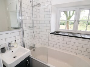 Cottage | Bathroom