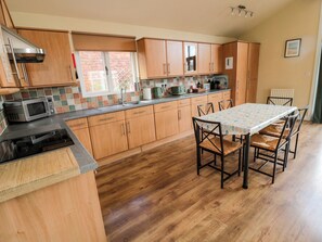 코티지 | 전용 주방 | 냉장고, 식기 세척기, 전기 주전자, 토스터