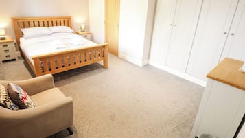 4 bedrooms, WiFi (free), individually decorated, individually furnished