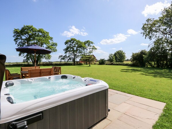 Cottage | Spa - The Stables (Boston)