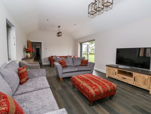 Cottage | Living room - The Stables (Boston)