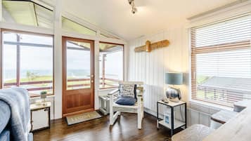 Cottage | 3 bedrooms, individually decorated, individually furnished