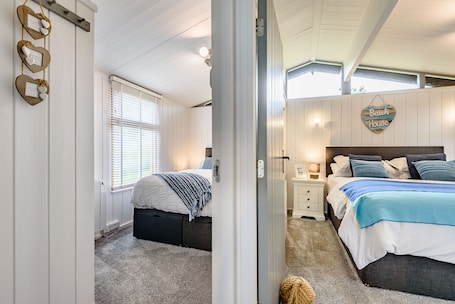 3 habitaciones, decoración personalizada y muebles diferentes