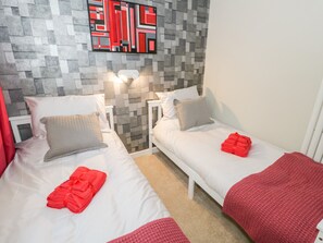 Cottage | 2 bedrooms, individually decorated, individually furnished, free WiFi