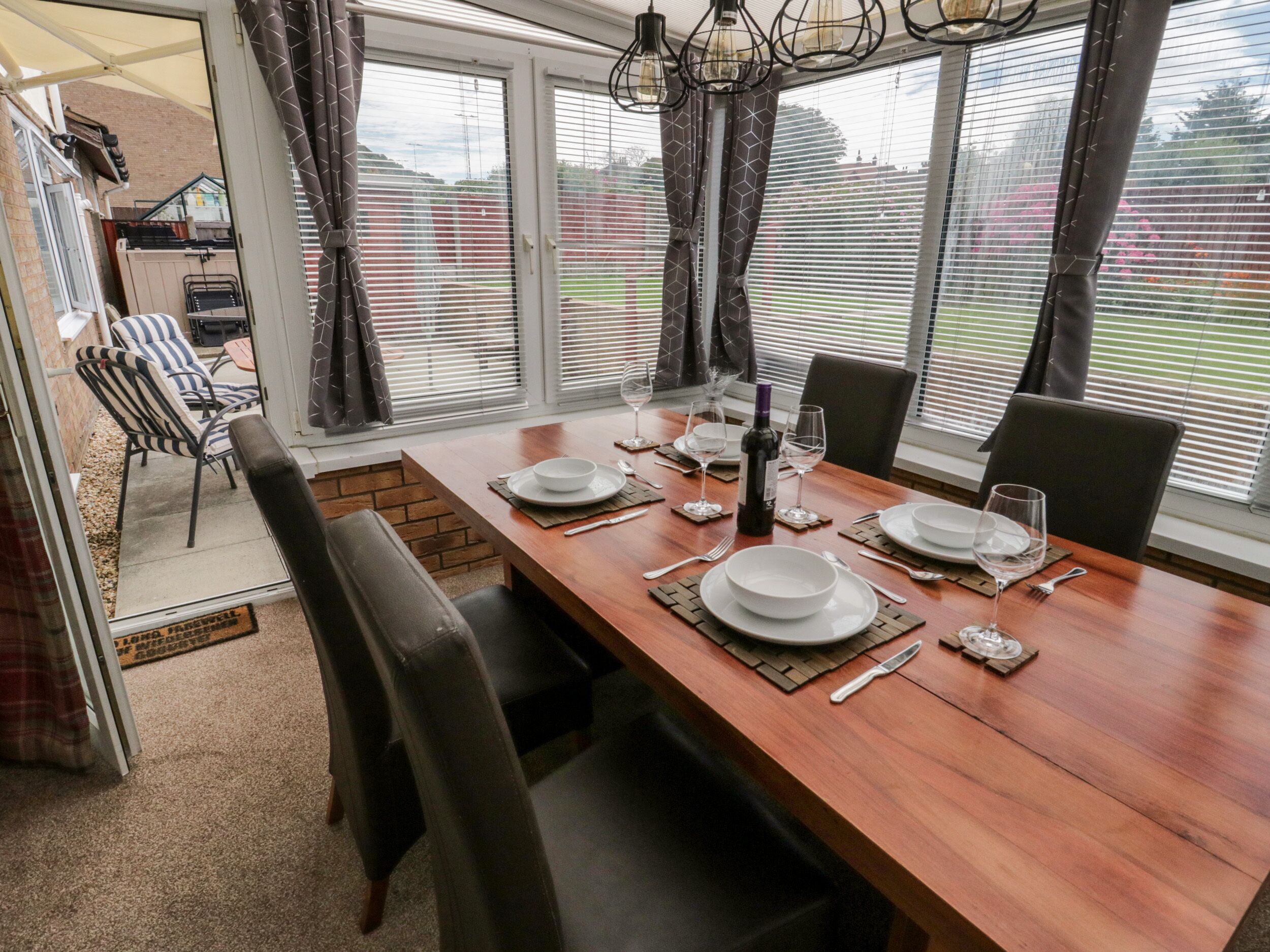 Cottage | Bếp riêng | Máy rửa bát, dụng cụ nấu nướng/bát dĩa/dao nĩa 