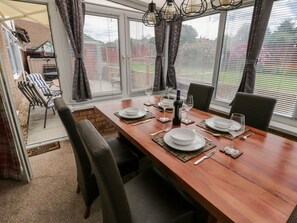 Cottage | Private kitchen | Dishwasher, cookware/dishes/utensils - Ground Floor Flat (Llandudno)