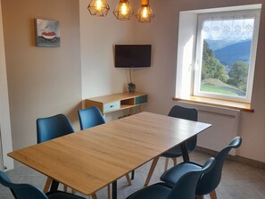 Dining - Family cottage in Cornimont with WiFi and parking (Cornimont)