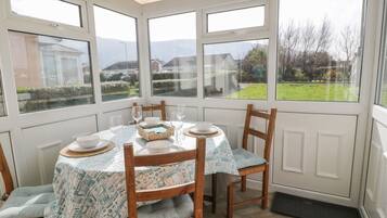 Cottage | Dining