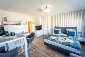 Comfort-Apartment | 1 Schlafzimmer, individuell dekoriert, Verdunkelungsvorhänge