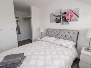 4 habitaciones, decoración personalizada y muebles diferentes 