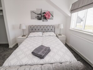 كوخ | 4 عدّة غرف نوم وبديكورات فريدة لكل غرفة وطراز فريد لكل وحدة