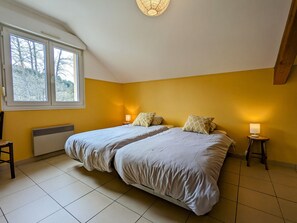 5 bedrooms, free WiFi, bed sheets