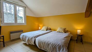 5 bedrooms, free WiFi, bed sheets