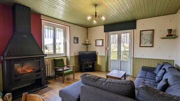 Televisie en een open haard