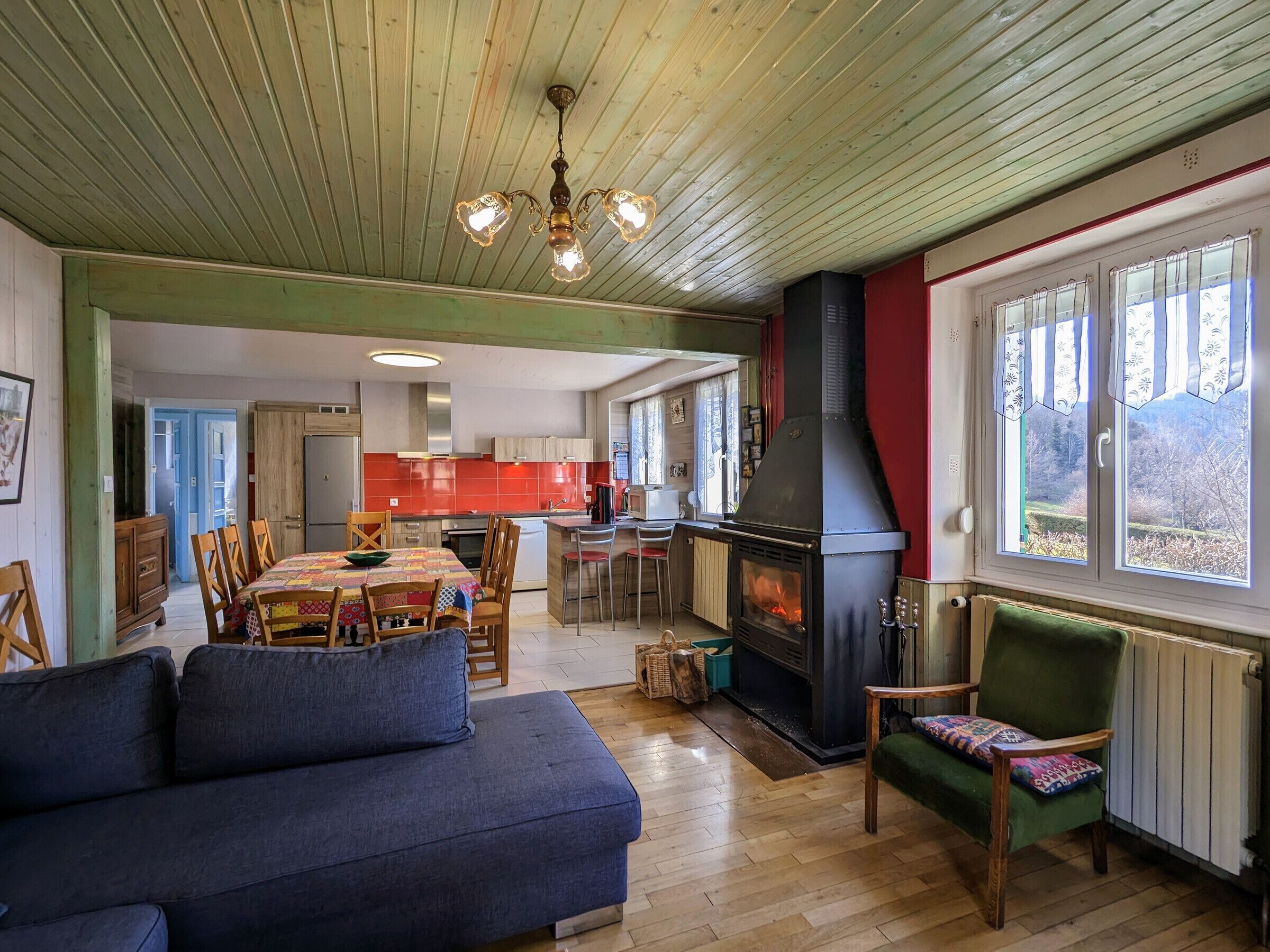 Télévision, cheminée