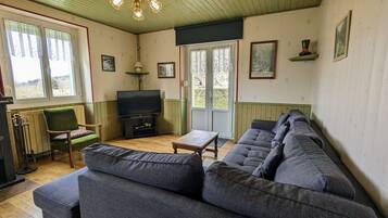 Televisie en een open haard