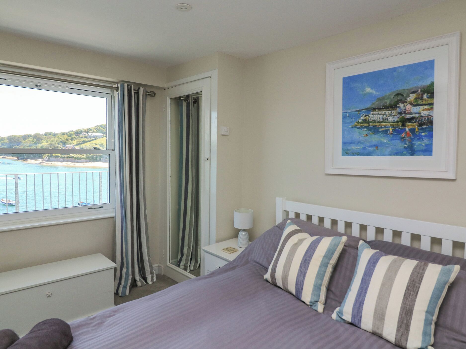 2 habitaciones, decoración personalizada y muebles diferentes 