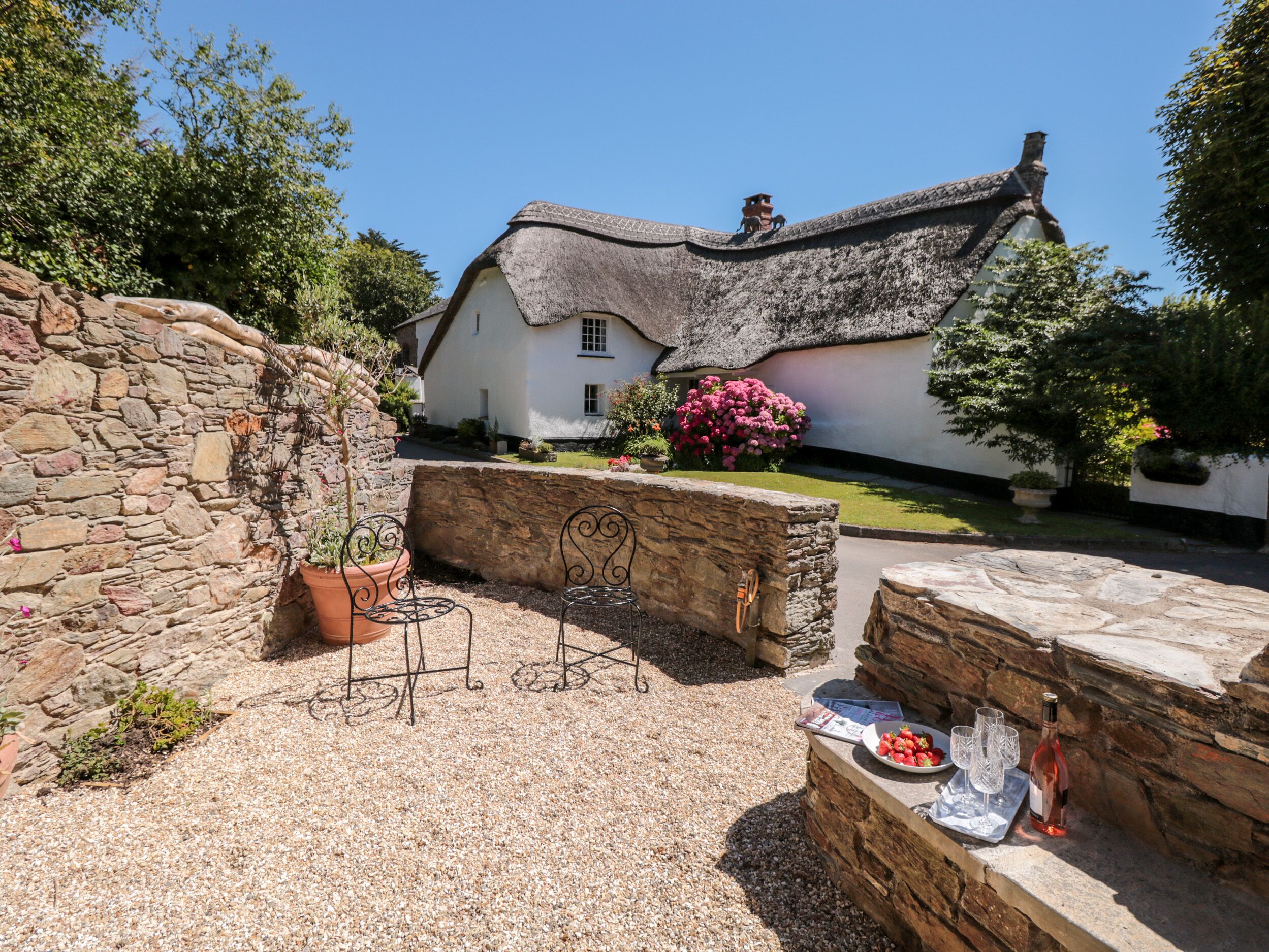 المنشأة من الداخل