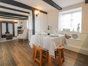 Feriehus | Privat køkken | Køleskab, opvaskemaskine, elkedel, brødrister