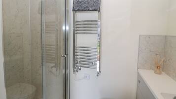 Cottage | Bathroom | Shower