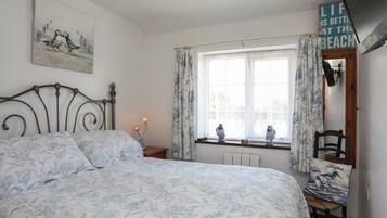 Cottage | 2 bedrooms, individually decorated, individually furnished, free WiFi