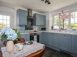 Casa de campo | Cocina privada | Frigorífico, microondas, lavavajillas y hervidor eléctrico