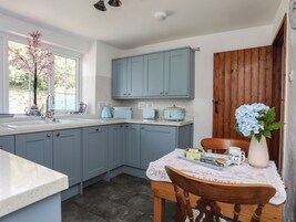 Casa de campo | Cozinha privada | Geladeira, lava-louças, chaleira elétrica, torradeira