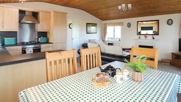 Cottage | Dining