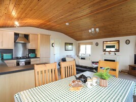 Cottage | Dining