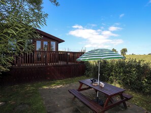 Cottage | Outdoor dining - Ffrwd Lodge (Holyhead)
