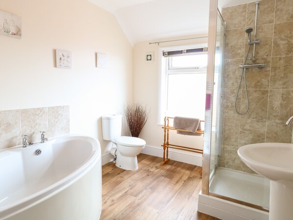 Cottage | Bathroom | Shower