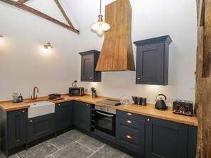 Cottage | Private kitchen | Cookware/dishes/utensils - The Piggery (Hereford)