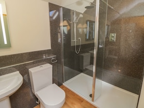 Cottage | Bathroom | Shower