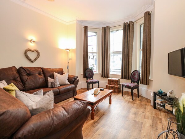 Cottage | Living area - Clover Court (Great Yarmouth)