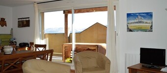 Spacious T4 apartment in Les Angles with parking