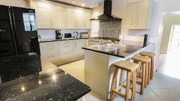 Cottage | Dapur pribadi | Lemari es, mesin pencuci piring, ketel listrik, dan pemanggang roti