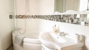 Cottage | Bathroom | Shower