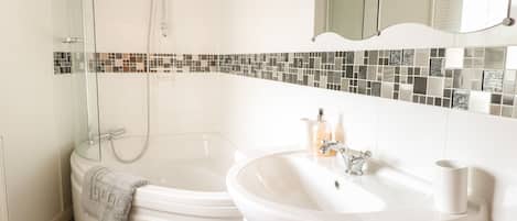 Cottage | Bathroom | Shower