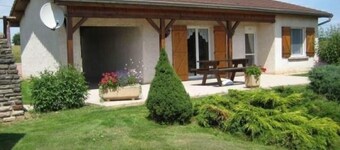 Cozy Ground-Level Cottage with Terrace, Near Thermal Baths and Marina, Sleeps 4