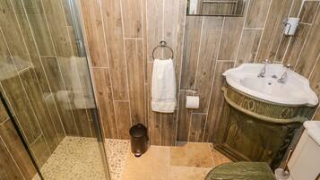 Cottage | Bathroom | Shower