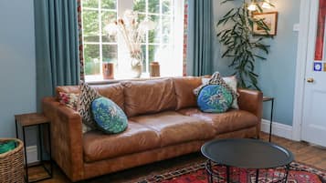 Cottage | Living area