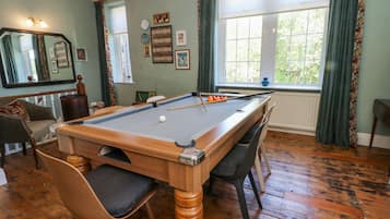Cottage | Game room