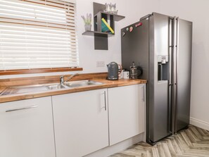 Casa de campo | Cocina privada | Frigorífico, lavavajillas, hervidor eléctrico y tostadora