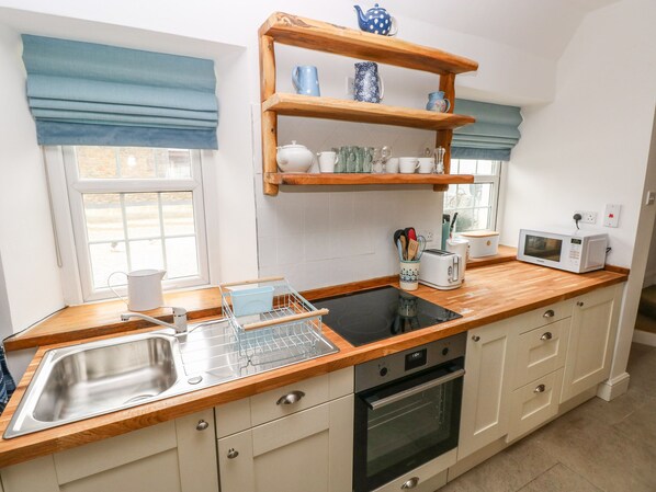 Cottage | Private kitchen | Cookware/dishes/utensils
