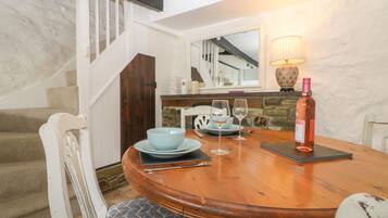 Cottage | Private kitchen | Fridge, dishwasher, cookware/dishes/utensils