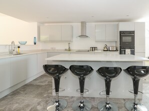 コテージ | 専用キッチン | 冷蔵庫、食器洗い機、電気ポット、トースター