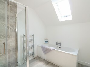 Cottage | Bathroom | Shower, hair dryer - The Glass House (Hunstanton)