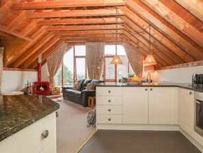 Stuga | Eget kök | Kylskåp, mikrovågsugn, diskmaskin och vattenkokare