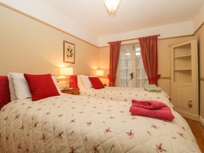 Cottage | 2 bedrooms, individually decorated, individually furnished, free WiFi