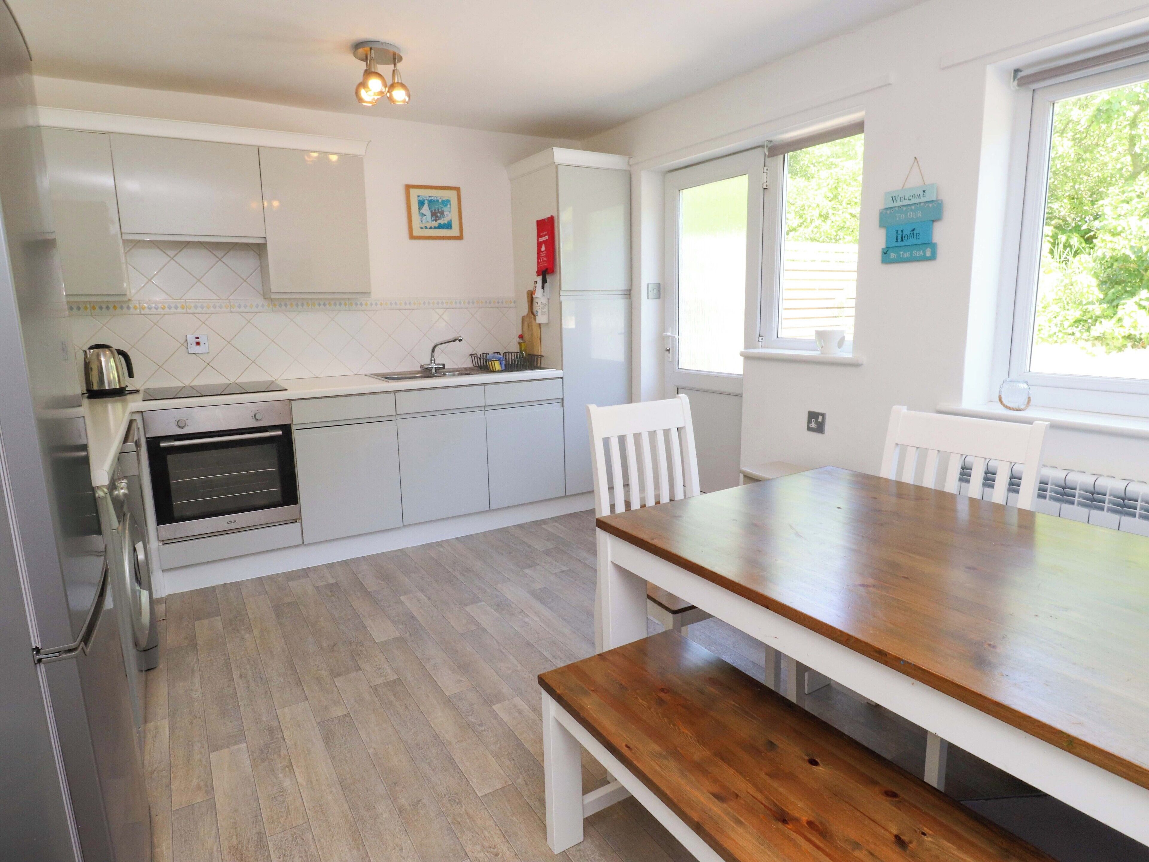 Cottage | Private kitchen | Fridge, microwave, dishwasher, electric kettle
